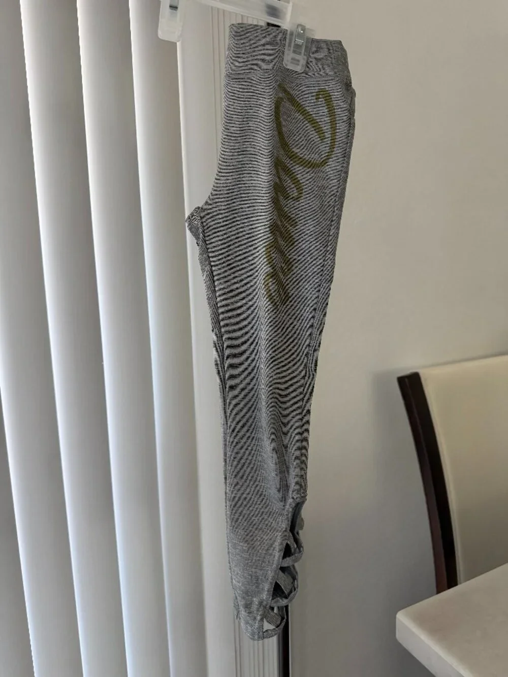 Leggings Justice Talla 6 Niña – “Dance” Gris con Detalle Cruzado